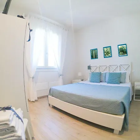 Almyra - 4 Double Badrooms With Exclusive Garden & Parking Steps From The Villa